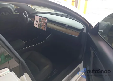 2018 Tesla Model 3 Long Range/Mid Range из США, поврежденный, VIN 5YJ3E1EA1JF053895